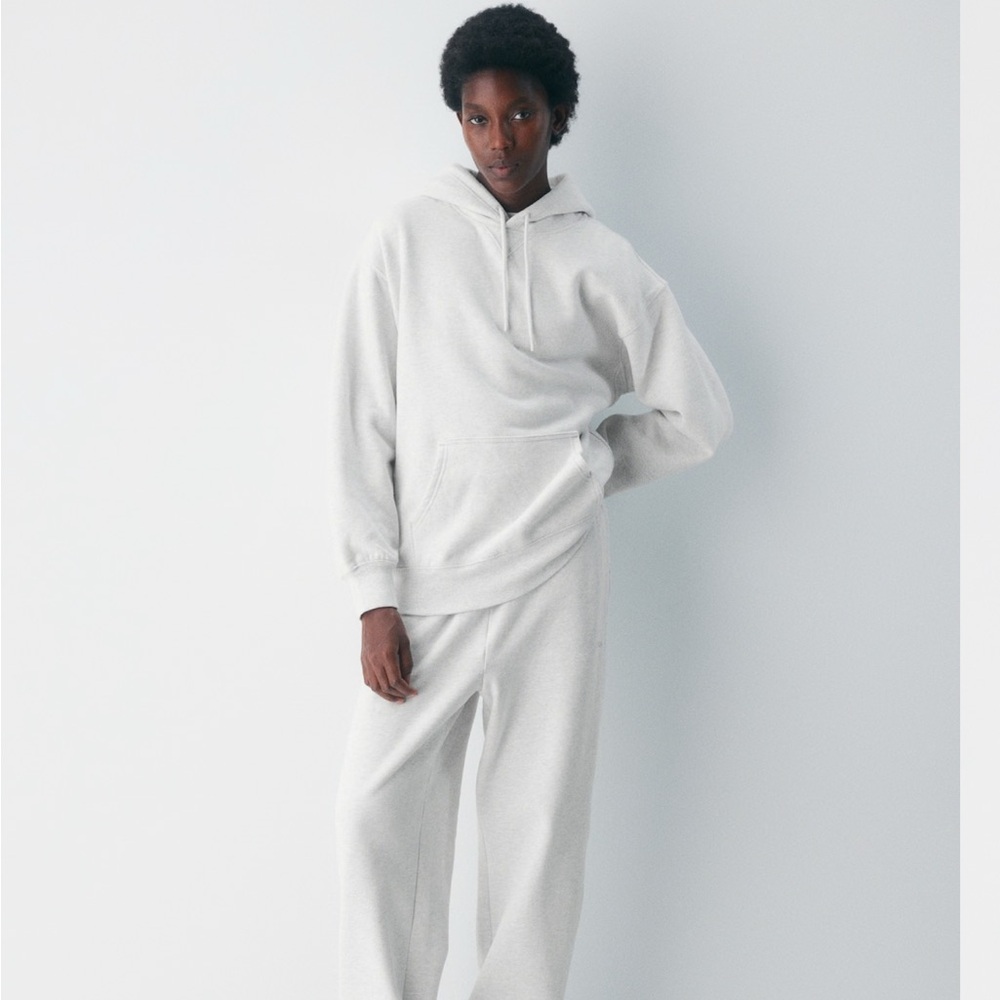 Aritzia White Hoodie Sweatshirt